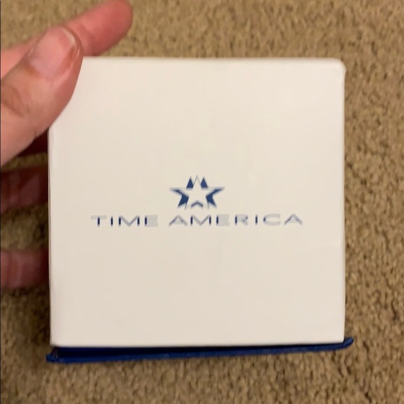 Women’s silver and gold watch - Picture 2 of 2